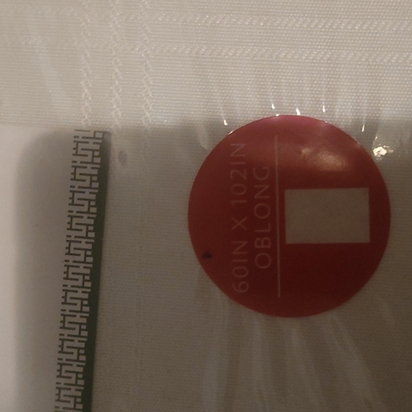 New jacquard fabric tablecloth 60x102 oblong. - Picture 3 of 5